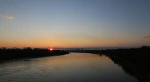 Ação rápida evita tragédia: Mulher é salva de afogamento no Rio Uruguai durante evento Cais Folia