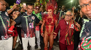 Virginia é vaiada em sua estreia na Sapucaí