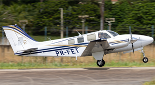 Avião de pequeno porte faz pouso de emergência após colisão com ave no interior de SP