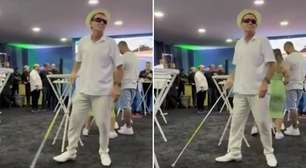 Eduardo Paes imita pessoa com deficiência visual na Marquês de Sapucaí