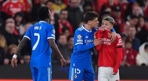 Ex-jogadores pedem punição a quem cobrir a boca em discussões no futebol