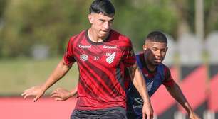 Athletico recebe Corinthians em duelo adiado pelo Brasileirão