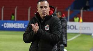 Treinador do Nacional Potosí faz curiosa analogia ao exaltar vitória contra o Botafogo