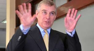 Ex-príncipe Andrew é libertado após cerca de 12 horas de detenção