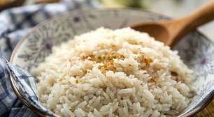 Pouca gente usa esse tempero em pó no arroz, mas ele ajuda a desinflamar, controlar a glicose e ainda deixa a comida mais bonita