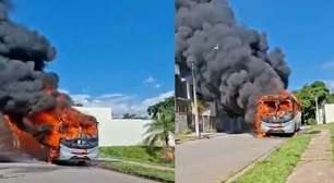 Ônibus pega fogo e forma fumaça densa em Vinhedo