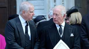 Rei Charles III diz que 'lei deve seguir curso' após prisão do ex-príncipe Andrew