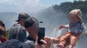 Homem coloca bebê em risco por foto nas Cataratas do Iguaçu