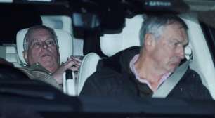 Após ser libertado, ex-príncipe Andrew continua sob investigação por ligações com Epstein