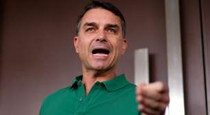 Prisão domiciliar humanitária temporária 'não existe', como diz Flávio Bolsonaro sobre caso de seu pai? Especialistas rebatem