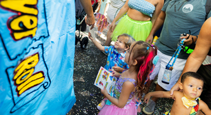 Conscientização sobre lixo mobiliza foliões no Carnaval 2026