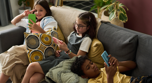 Idade da criança ao ganhar primeiro smartphone eleva riscos à saúde