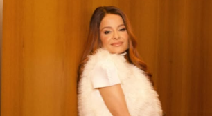 Em clima de 'sextou', Maiara faz mistério ao posar de roupão