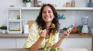 Pós-Carnaval: 5 alimentos estratégicos para reduzir o inchaço e o cansaço