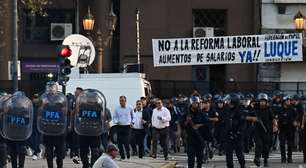 Protesto contra reforma trabalhista na Argentina termina em confronto entre policiais e manifestantes