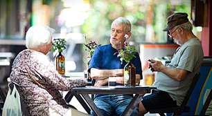 Nova lei municipal cria programa para conectar idosos ao mundo digital em Porto Alegre