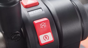 Desligar a motocicleta com o botão de emergência não resolve o problema; na verdade, aquele botão vermelho é muito mais útil do que você imagina