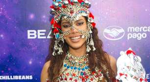 Anitta usa fantasia que simboliza a energia dos orixás e leva foliões ao centro do Rio