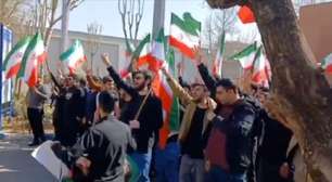 Manifestantes voltam a protestar no Irã um mês após forte repressão do governo