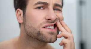 Gengiva sangrando não é normal e pode indicar doenças bucais