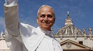 Bispo presenteia Papa Leão com camisa de clube paulista em encontro no Vaticano