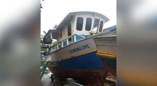 Duas pessoas morrem após embarcação naufragar em Ubatuba durante tempestade