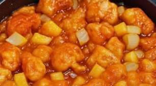 Frango agridoce chinês, com legumes e abacaxi, saboroso