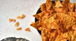 Chips de wrap com patê de ervas: lanche crocante e sem culpa