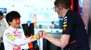 Yuki Tsunoda escapa de incêndio após demonstração com RB7