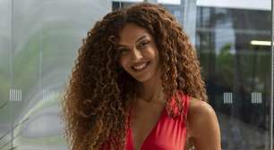 Intérprete da Viviane de 'Três Graças' surge de calcinha no camarote: 'Pra quê?'