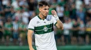 Emprestado pelo Fluminense, Lavega chora ao errar pênalti no Coritiba