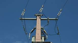 Como o resfriamento aumenta o custo energético da IA?