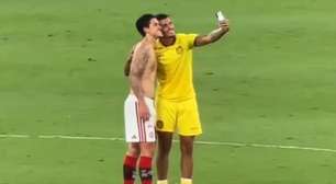 Reação de Juninho, do Madureira, surpreende ao receber camisa do Flamengo; vídeo