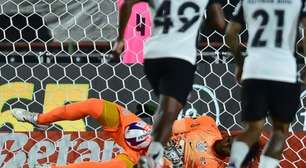 Hugo defende três pênaltis, Corinthians elimina Portuguesa e vai à semifinal paulista