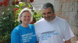 O corpo alerta para o Parkinson muito antes dos tremores: a pista oculta que uma mulher descobriu apenas usando o olfato