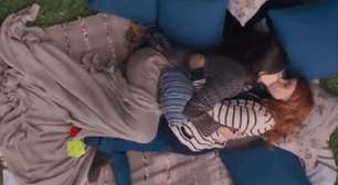 Três Graças: Cena íntima entre Lorena e Juquinha causa alvoçoro na web