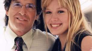 Hilary Duff lamenta morte de Robert Carradine, seu pai em 'Lizzie McGuire': 'Difícil encarar essa realidade'