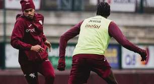 Vídeo: torcida do Torino joga esterco na porta de CT em protesto contra má fase