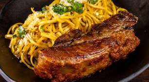 Massa com costela: prato perfeito para um jantar especial