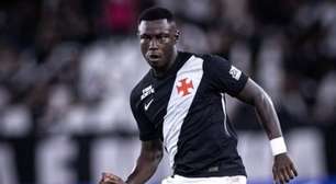 Marino atua entre os titulares em treinos do Vasco e aguarda primeira chance