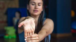 Adeus rigidez: 6 Alongamentos que salvam o dia de quem tem fibromialgia