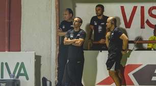 Interino do Atlético fica na bronca com arbitragem em derrota: "Critérios diferentes"