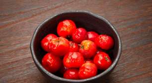 A fruta mais esquecida é uma das mais poderosas: conheça os benefícios da acerola e como consumir