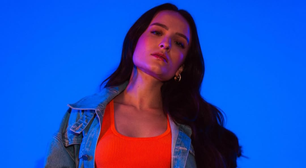 Larissa Manoela combina jeans com neon: 'explosão de cor'