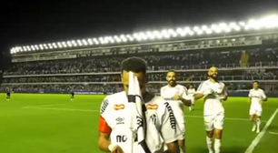 Neymar pede silêncio e homenageia Vini Jr. em comemoração de gol contra o Vasco