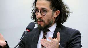 Jean Wyllys confirma articulação para se candidatar em 2026, mas prega cautela: 'Ainda tenho as feridas'