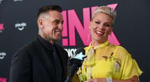 Pink desmente rumores de separação com Carey Hart: 'Vocês podem ser melhores'