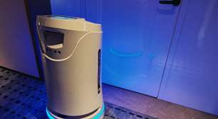 O entregador de comida sobe para te entregar o pedido na China, mas não é do jeito que você imagina