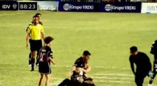 Vídeo: Messi é derrubado por torcedores em amistoso caótico em Porto Rico