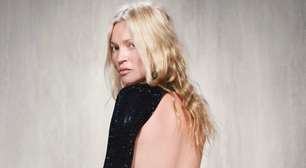 Com Shawn Mendes fila A, Kate Moss desfila para Demna na Gucci